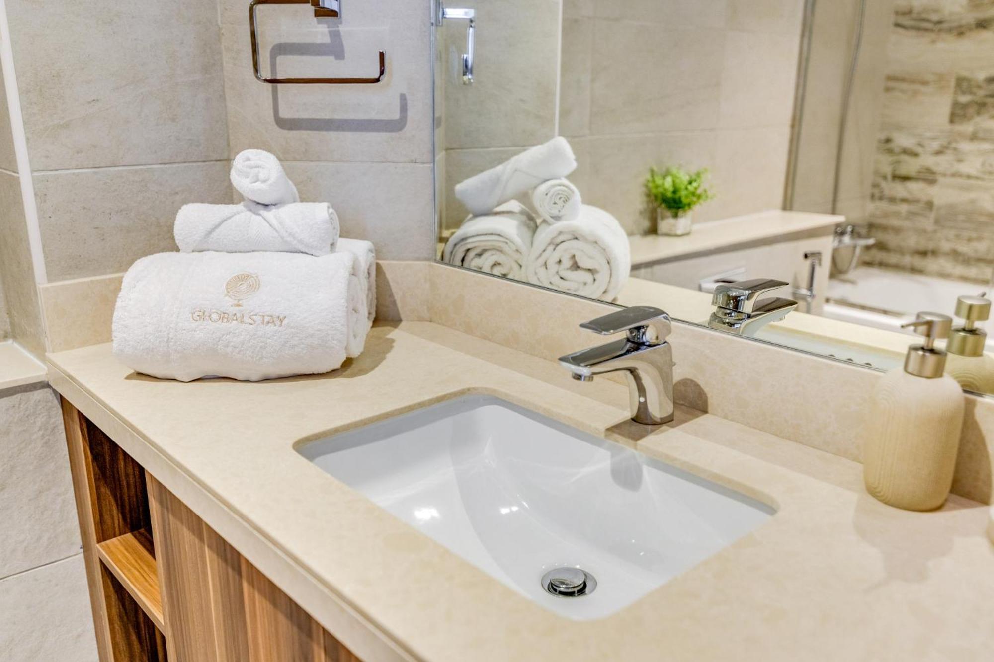 דובאי Luxury Azizi Mina Beachfront Apartments מראה חיצוני תמונה